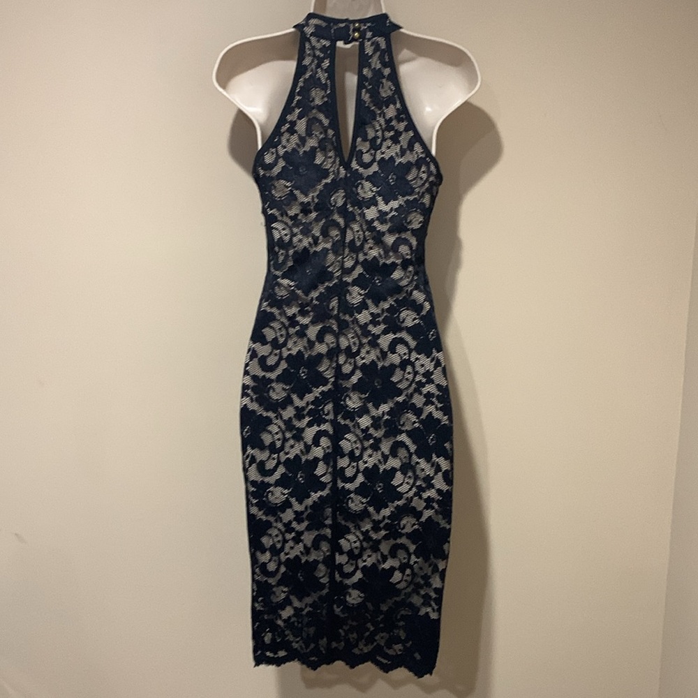 Stretchy lace dress - Picture 5 of 9
